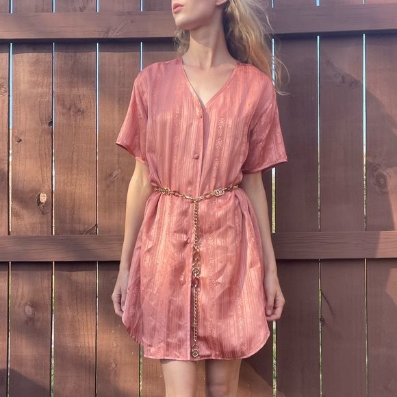 Cute versatile oversized pink button up dress / shirt or coverup - Picture 2 of 7